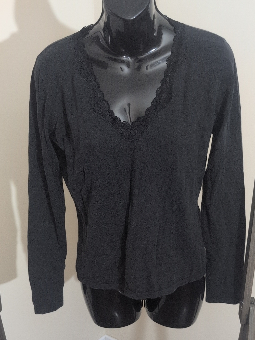 💵2/$10Bundle and Save💵Black Lace-Trim V-Neck Long Sleeve Top - Women